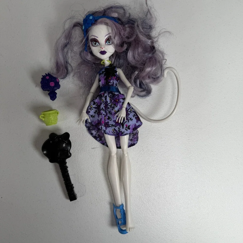 Monster High Catrine DeMew Doll New Scaremester Purple Floral Dress 2011 Mattel